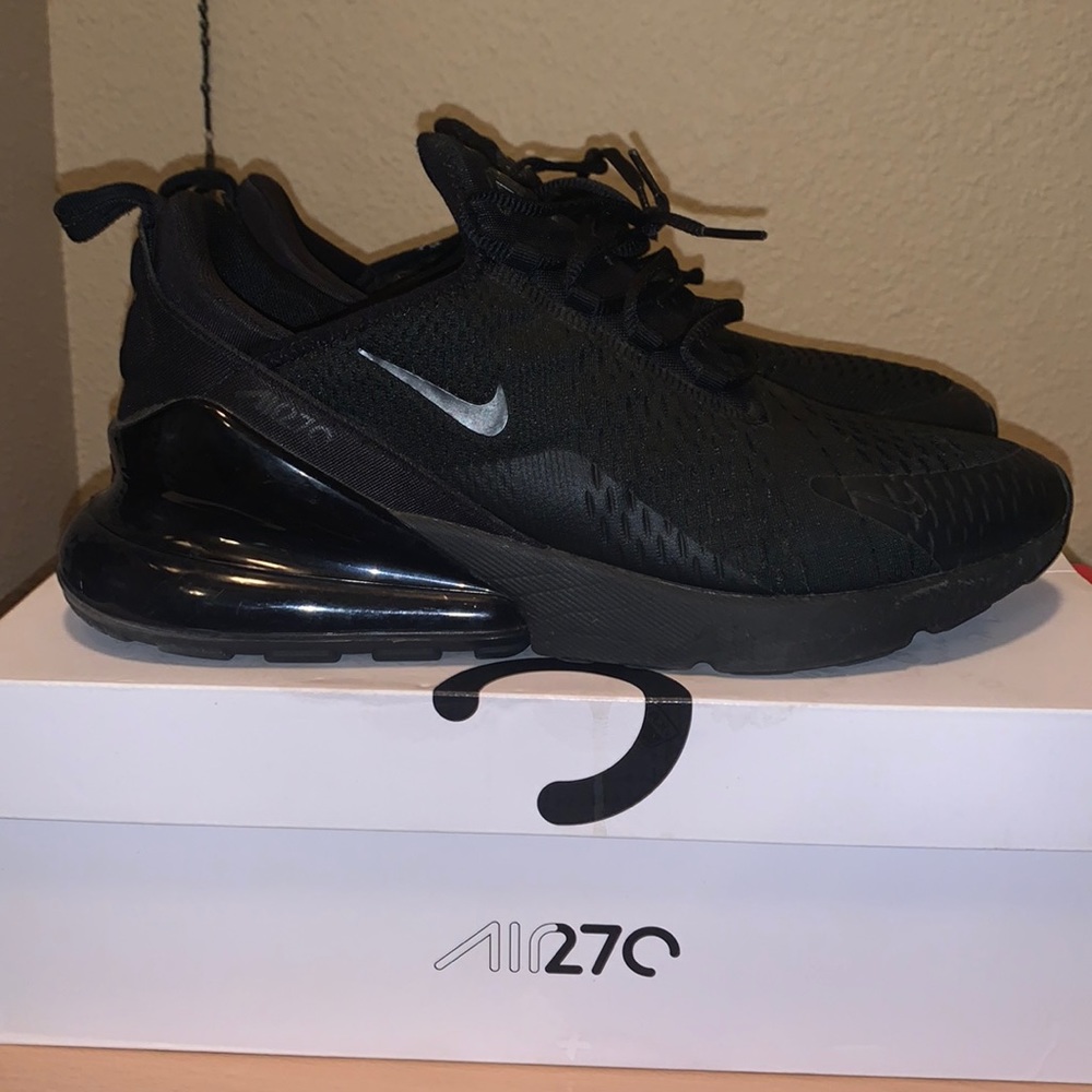 Airmax 270s triple black